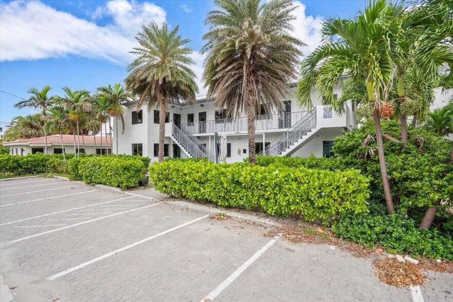 More Photos Of 333 Walnut St, Hollywood Hotel For Sale