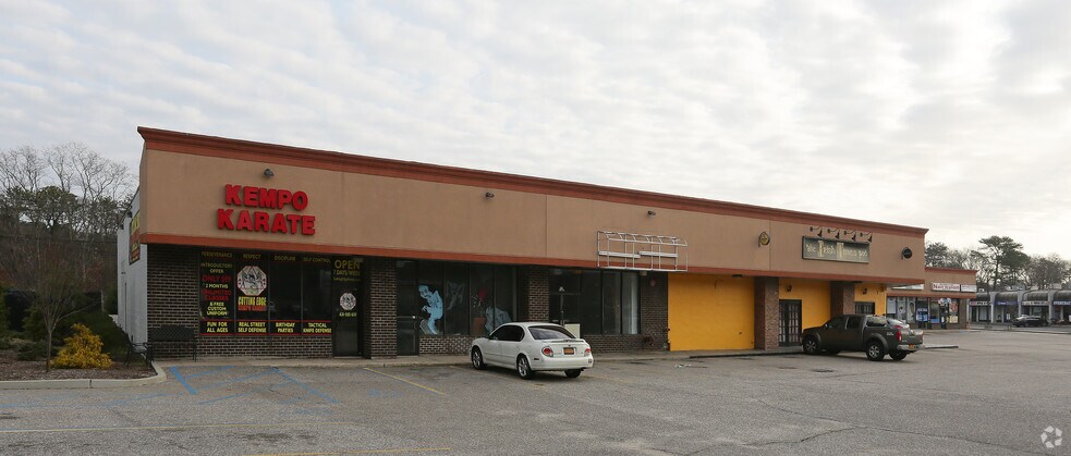 More Photos Of 975 Main St, Holbrook Unknown For Lease