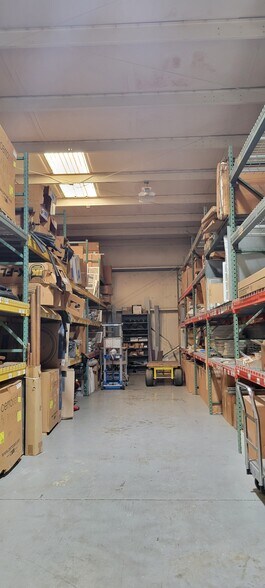 More Photos Of 4882 English Towne Dr, Memphis Warehouse For Lease