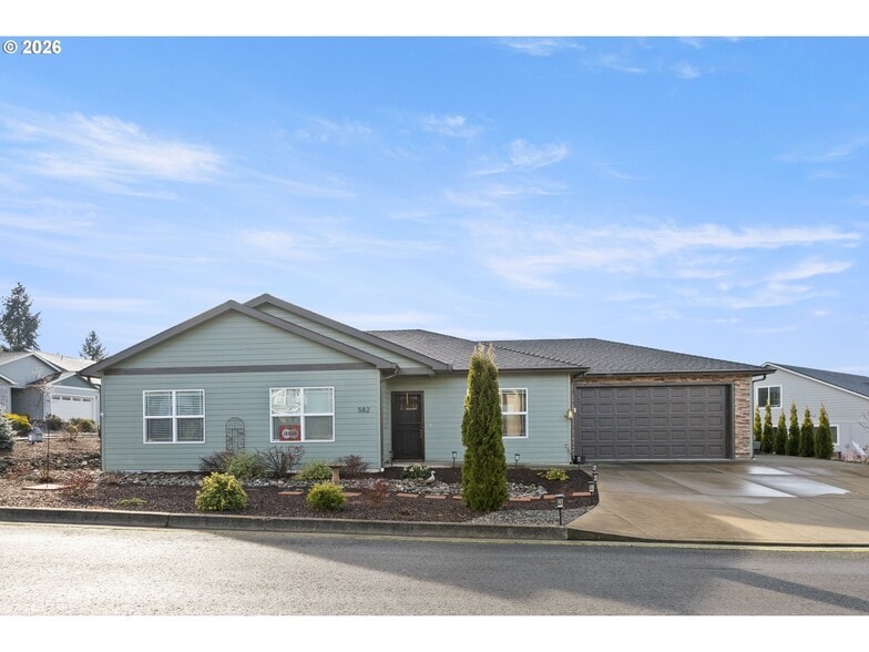 Primary Photo Of 582 Fairway Estates Dr, Sutherlin General Retail For Sale
