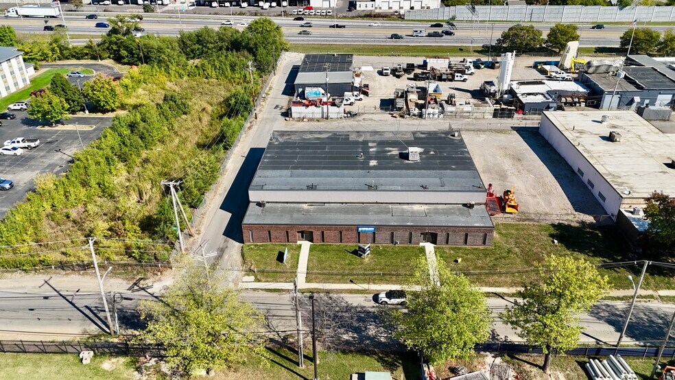 More Photos Of 1632-1644 Clara St, Columbus Warehouse For Lease