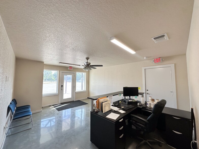 More Photos Of 846 York Creek Rd, New Braunfels Industrial For Lease