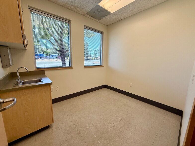 More Photos Of 2239 NE Doctors Dr, Bend Medical For Lease