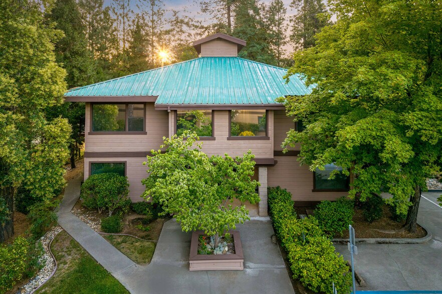 More Photos Of 944 McCourtney Rd, Grass Valley Unknown For Lease