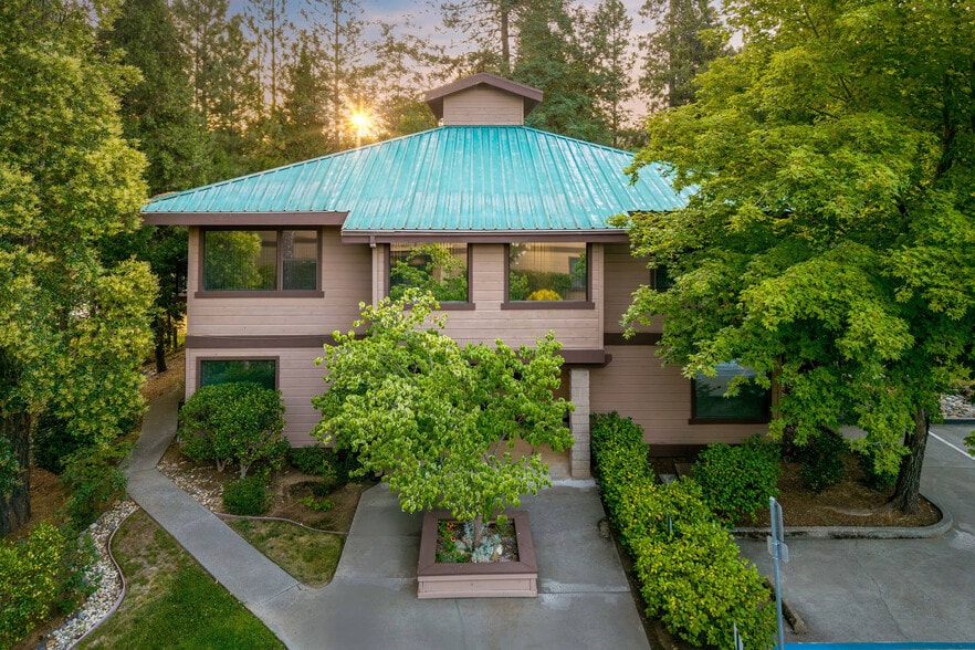 More Photos Of 944 McCourtney Rd, Grass Valley Unknown For Lease