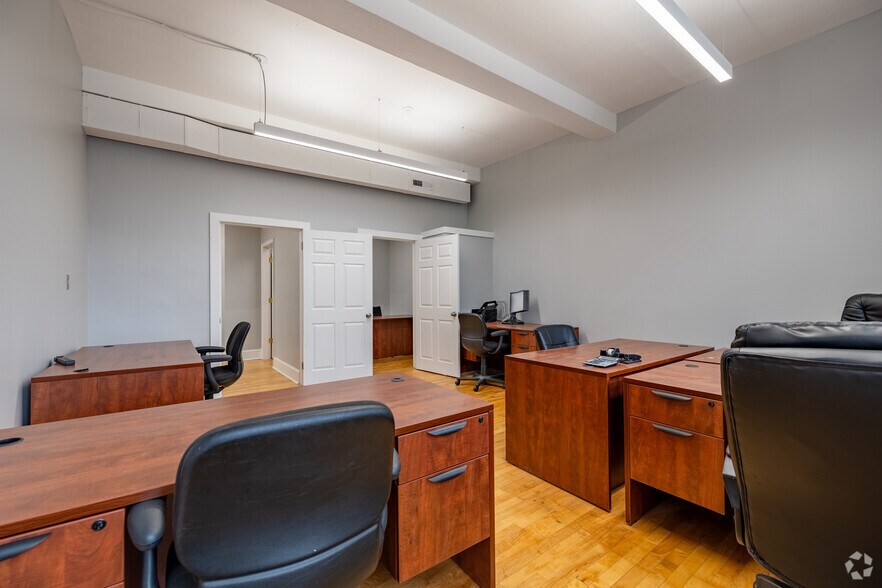 More Photos Of 424 E Grace St, Richmond Bank For Lease