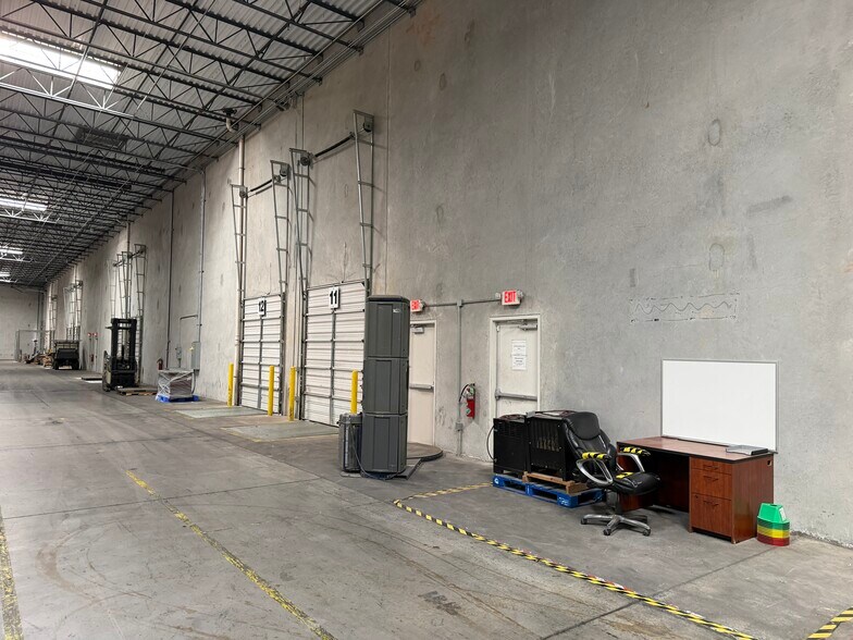 More Photos Of 445 Pan American Dr, El Paso Warehouse For Lease