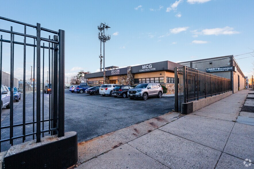 More Photos Of 550 Brush Ave NW, Bronx Warehouse For Lease