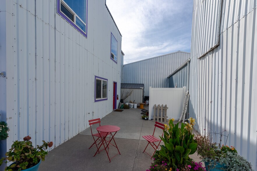 More Photos Of 319 Main St N, Kimberly Warehouse For Sale