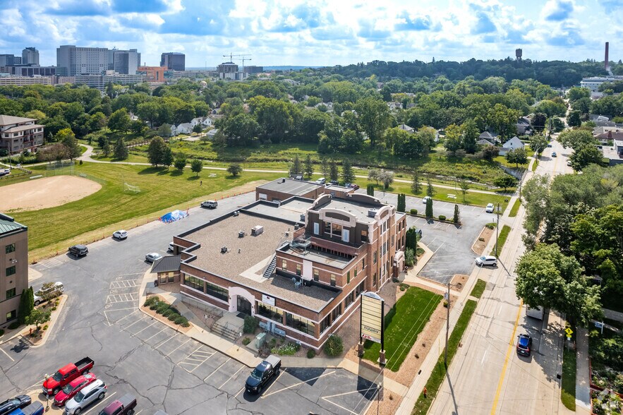 More Photos Of 300 11th Ave NW, Rochester Medical For Lease