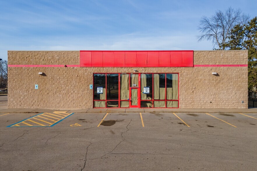 More Photos Of 2316 Vine St, Eau Claire Freestanding For Lease