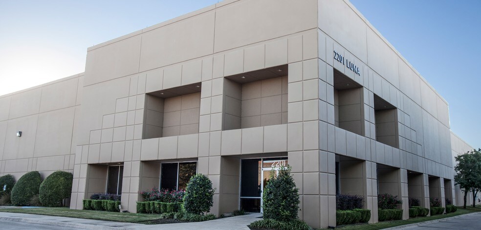 More Photos Of 2201 Luna Rd, Carrollton Warehouse For Lease