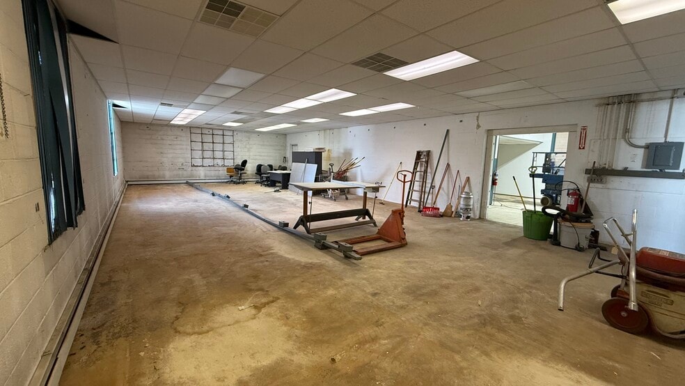 More Photos Of 1350 Balata St, Easton Warehouse For Sale