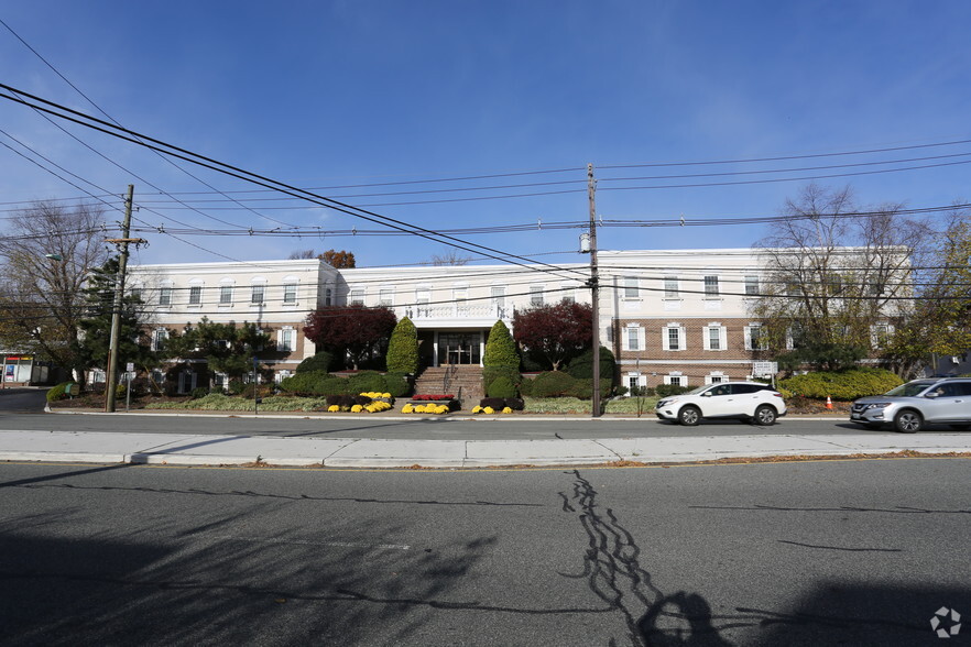 Primary Photo Of 349 E Northfield Rd, Livingston Medical For Lease