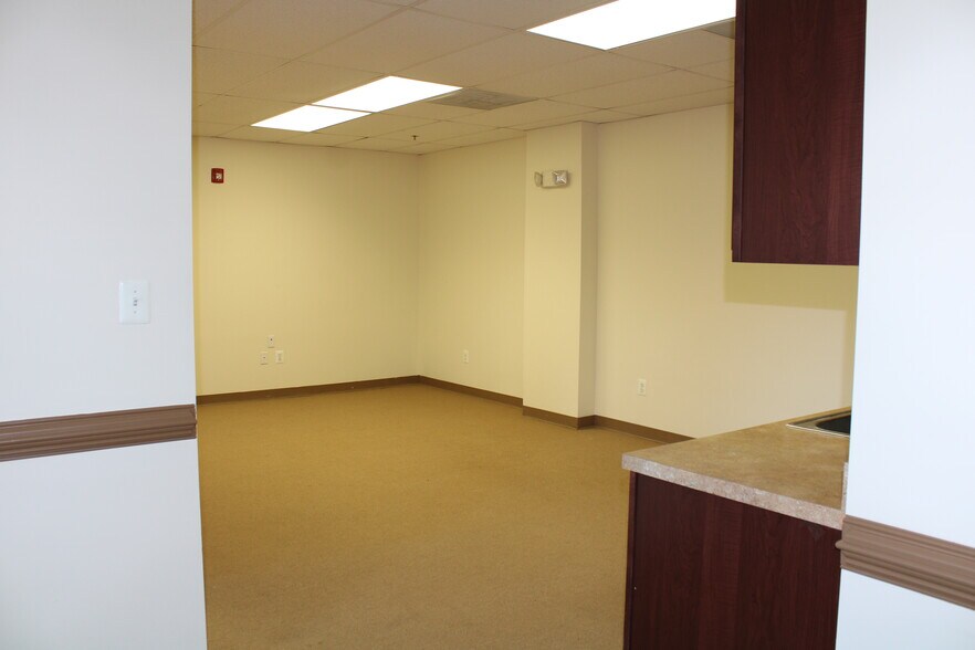 More Photos Of 601 7th St, Laurel Office For Sale