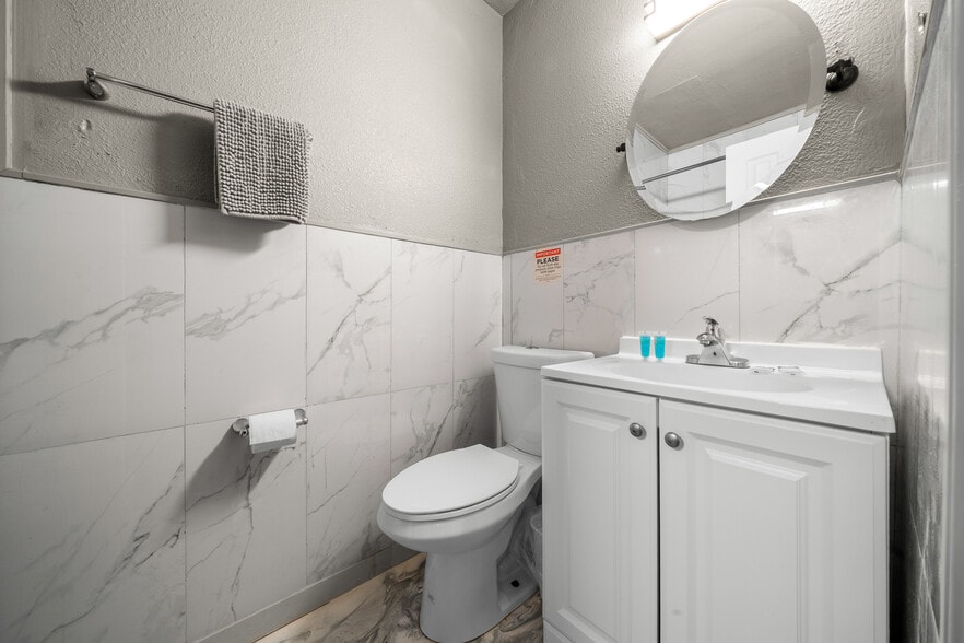 More Photos Of 215 S Pine Ave, Ocala Hotel For Sale
