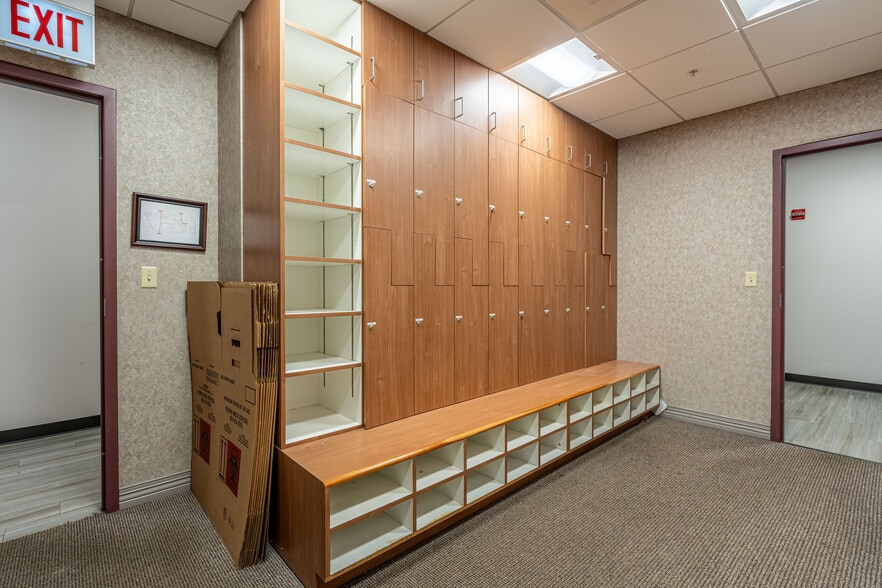 More Photos Of 4650 Southwest Hwy, Oak Lawn Medical For Sale