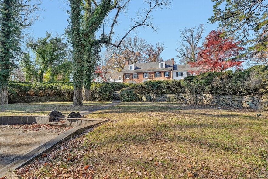 More Photos Of 934 Commander Dr, Roanoke Specialty For Sale