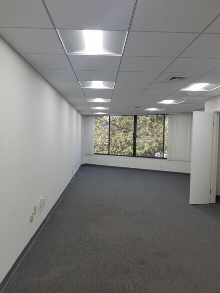 More Photos Of 71 Arch St, Greenwich Office For Lease