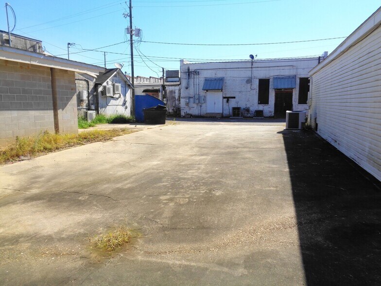 More Photos Of 111 W Ridgeley St, Atmore Storefront For Sale