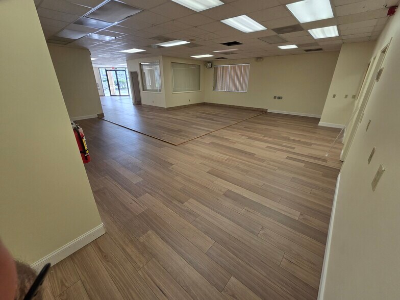 More Photos Of 5991 Anglers Ave, Fort Lauderdale Bank For Lease