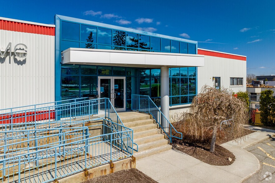 More Photos Of 2680 Queensview Dr, Ottawa Light Manufacturing For Lease