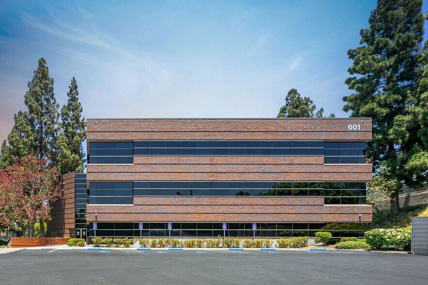 More Photos Of 601 S Lewis St, Orange Office For Sale