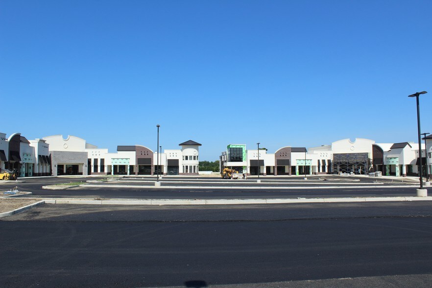 More Photos Of 10 America Ave, Lakewood Freestanding For Lease
