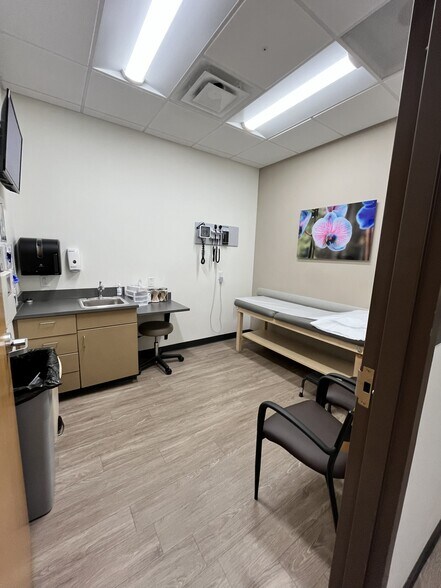 More Photos Of 2506 US Highway 19, Holiday Coworking Space