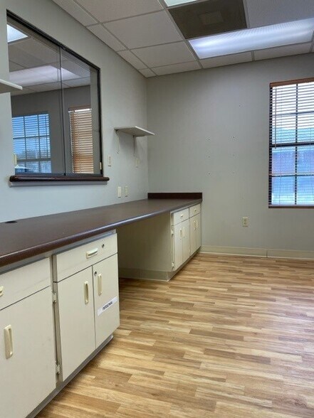 More Photos Of 1124 N Main St, Sikeston Office For Lease