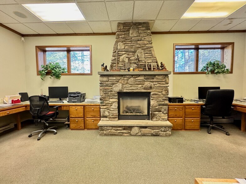 More Photos Of 424 PA-390, Tafton Flex For Sale