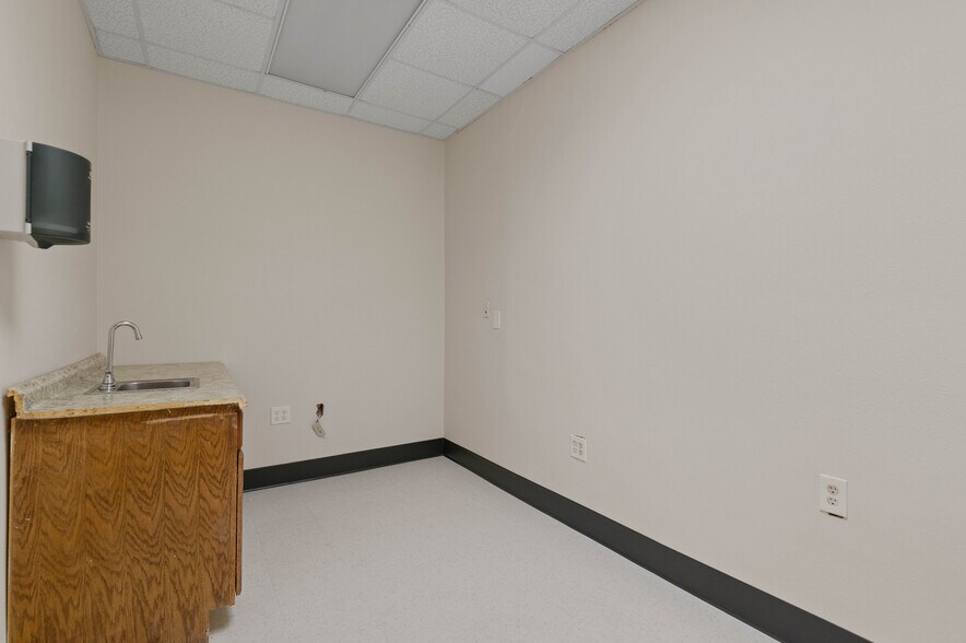 More Photos Of 3605 Interstate 30, Mesquite Medical For Lease