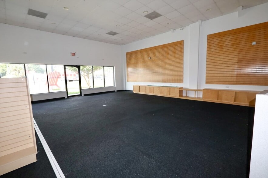 More Photos Of 217 Eisenhower Dr, Savannah Freestanding For Lease