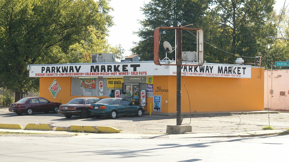 Primary Photo Of 3 S Parkway E, Memphis Convenience Store For Sale