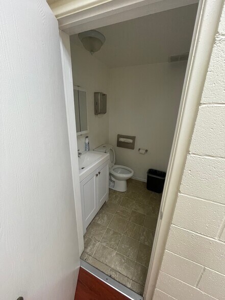 More Photos Of 19410-19420 Business Center Dr, Northridge Warehouse For Lease