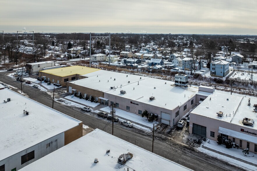 More Photos Of 312 Cox St, Roselle Manufacturing For Lease