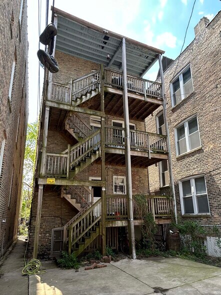 More Photos Of 2620 W Evergreen Ave, Chicago Apartments For Sale