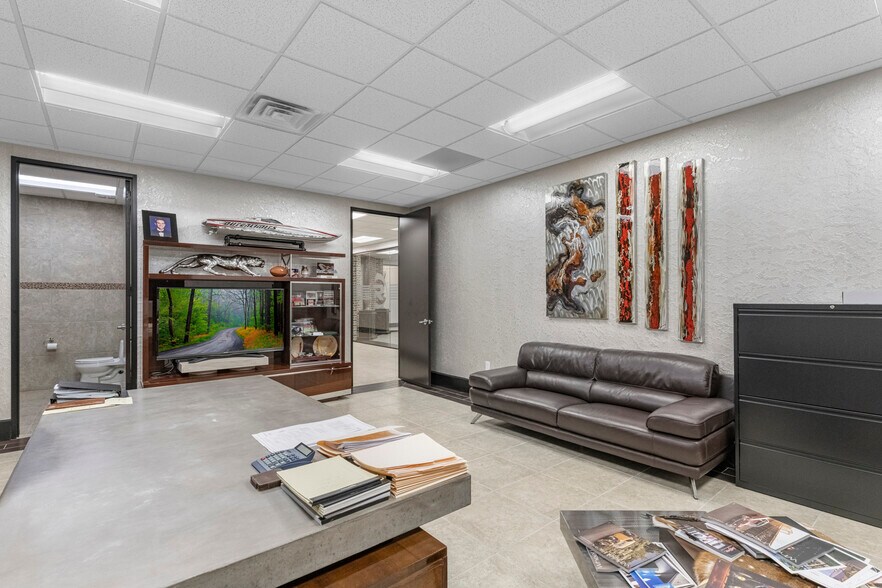 More Photos Of 15010 Lakefair Dr, Richmond Medical For Sale