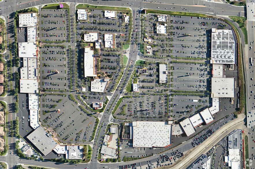 More Photos Of 2915-3011 El Camino Real, Tustin Unknown For Lease