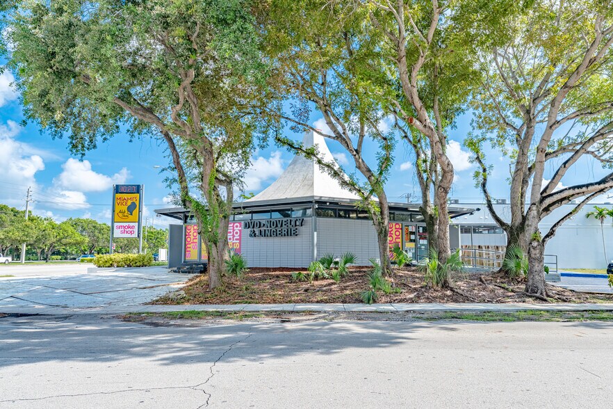 More Photos Of 15657 S Dixie Hwy, Miami Freestanding For Sale