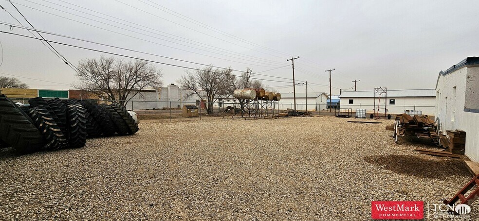 More Photos Of 824 Avenue B, Abernathy Service Station For Sale