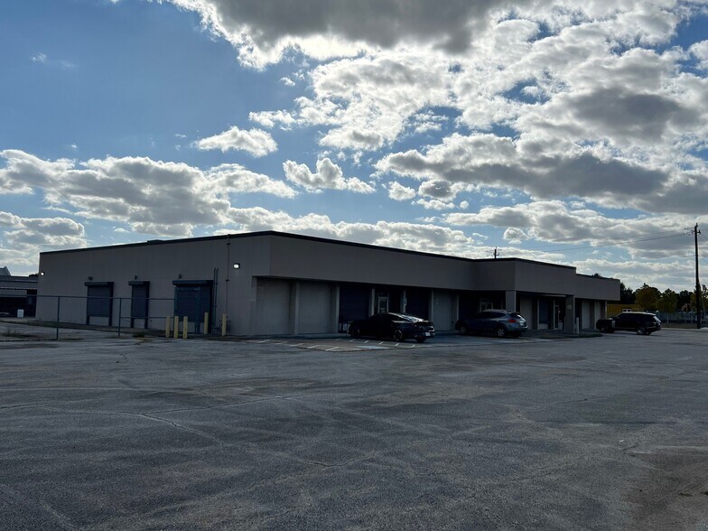 More Photos Of 12455 Beechnut St, Houston Medical For Lease