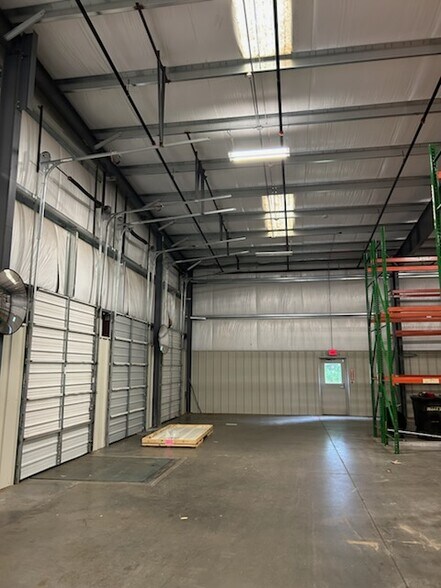 More Photos Of 112 Prosperity Blvd, Piedmont Distribution For Lease