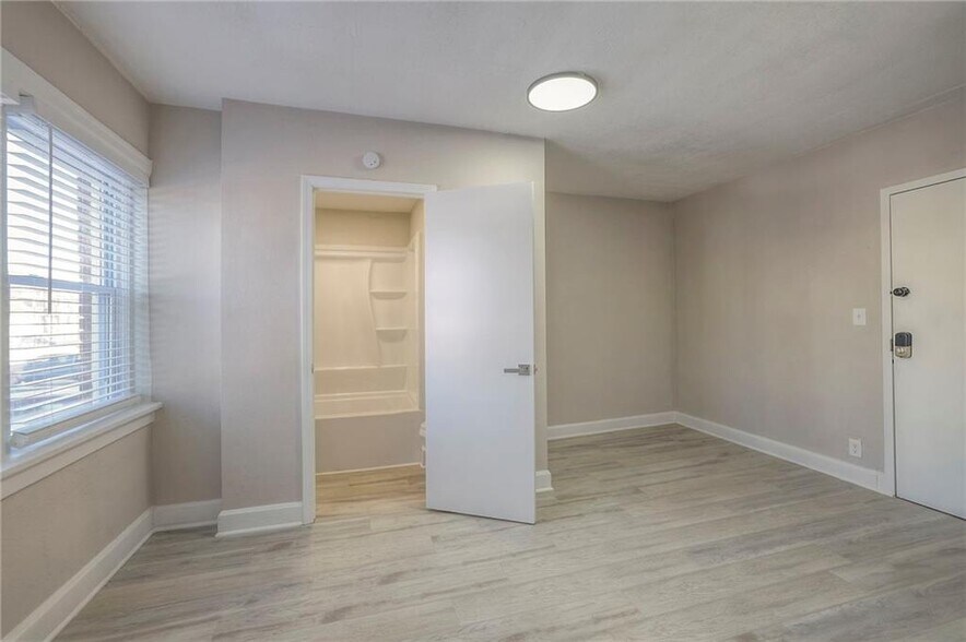 More Photos Of 109 E 40th St, Kansas City Apartments For Sale