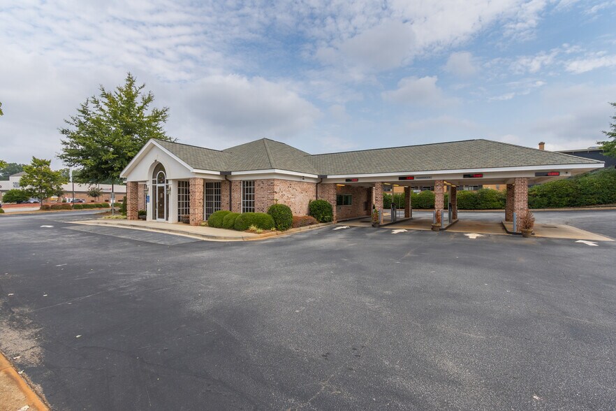 More Photos Of 602 N Main St, Anderson Bank For Sale