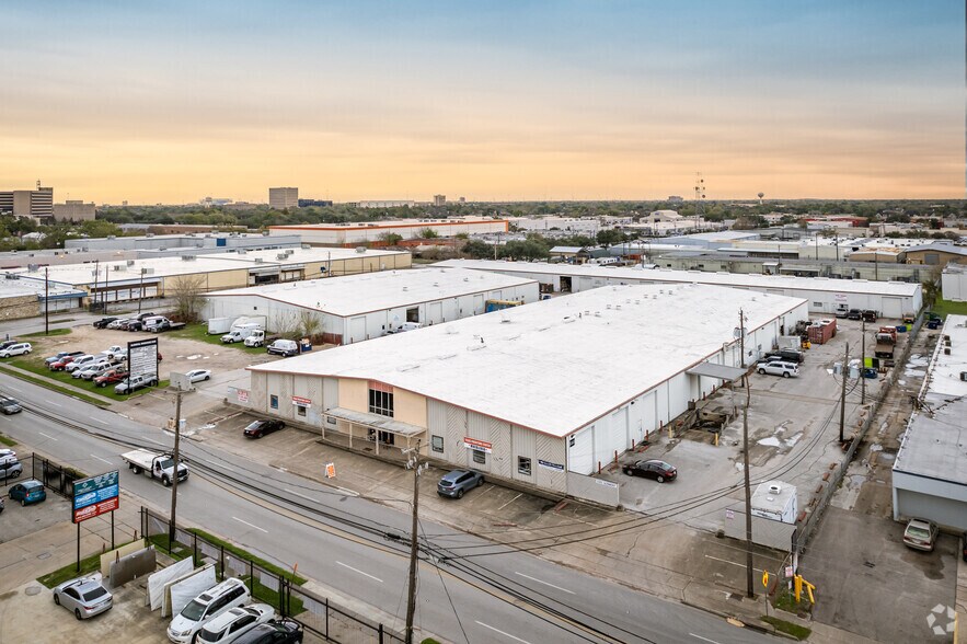 More Photos Of 5303 Glenmont Dr, Houston Light Manufacturing For Lease