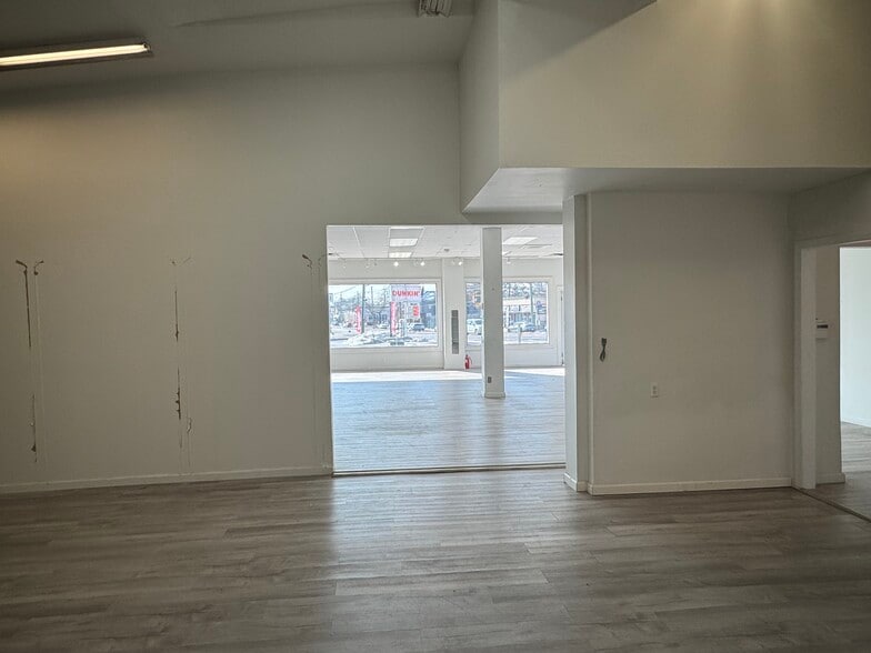More Photos Of 3990 Hylan Blvd, Staten Island Freestanding For Sale