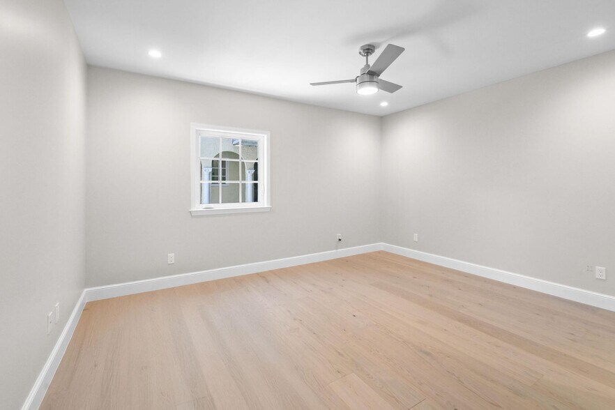 More Photos Of 212 Oleander Ave, Palm Beach Apartments For Sale