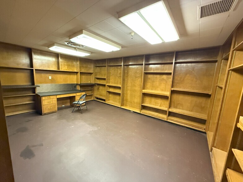 More Photos Of 225 6th St, Marysville Storefront For Sale