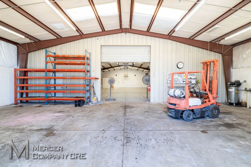 More Photos Of 10108 NW 10th St, Yukon Warehouse For Sale